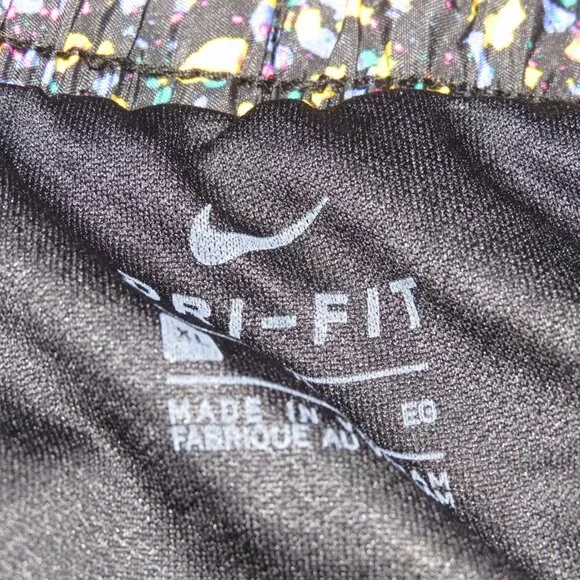 Nike Standard Fit Shorts  Size XL  NWT - Picture 2 of 4